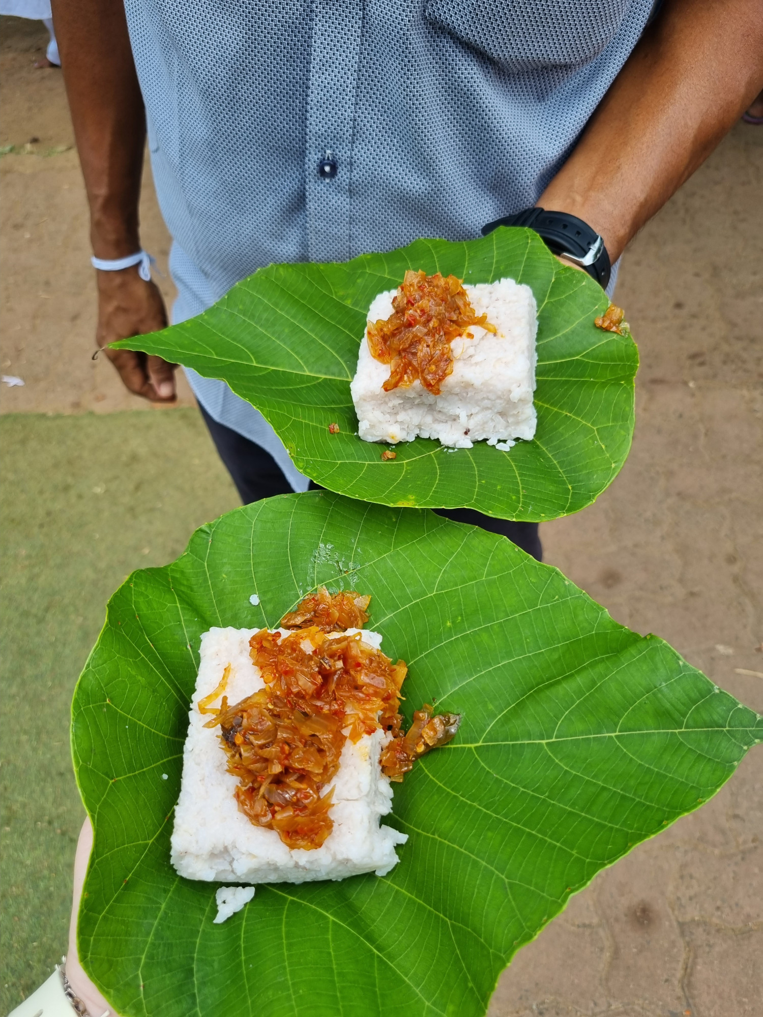 Sri Lankaans gerecht, geserveerd op een blad