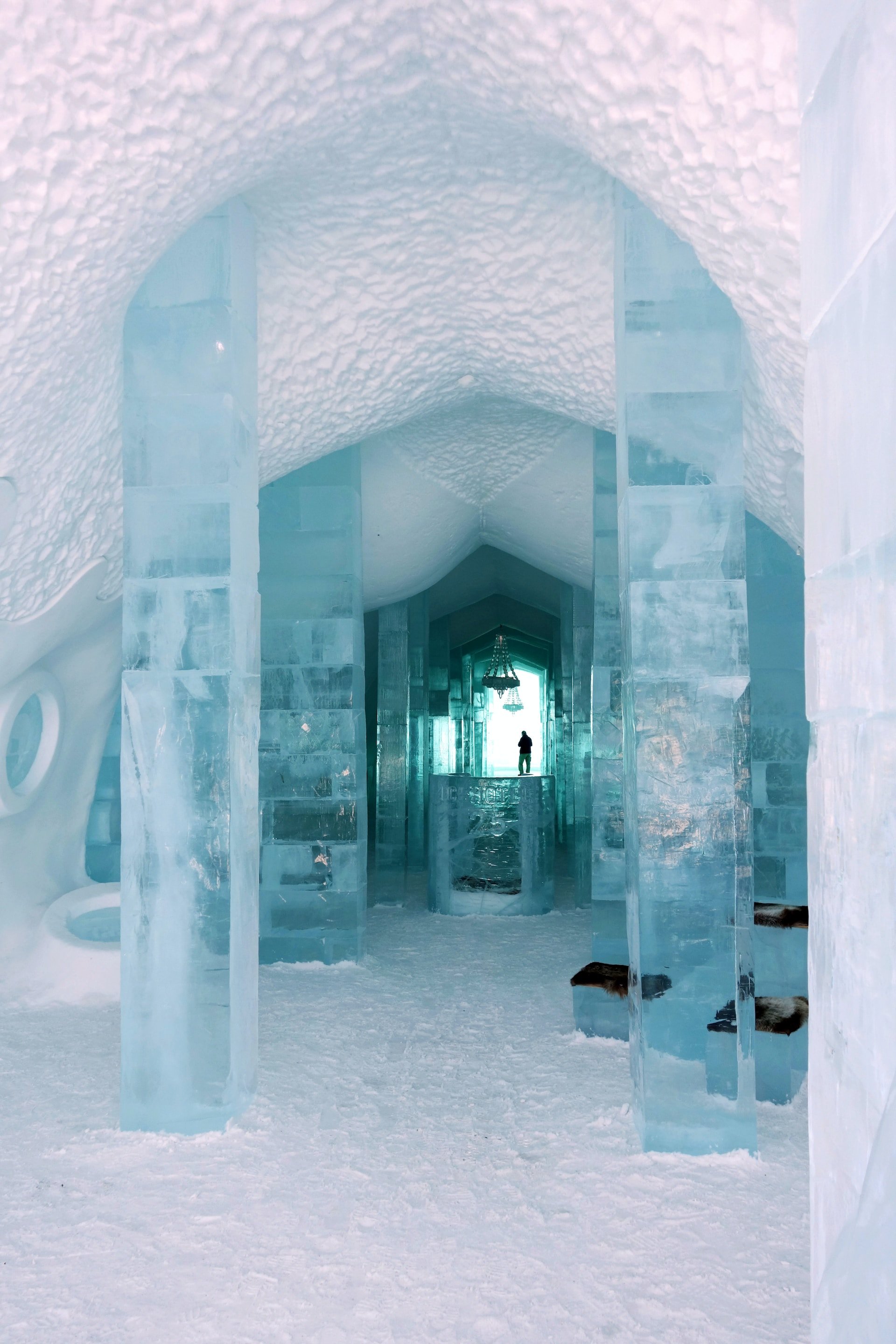 Binnenkant van een ijshotel in Zweden