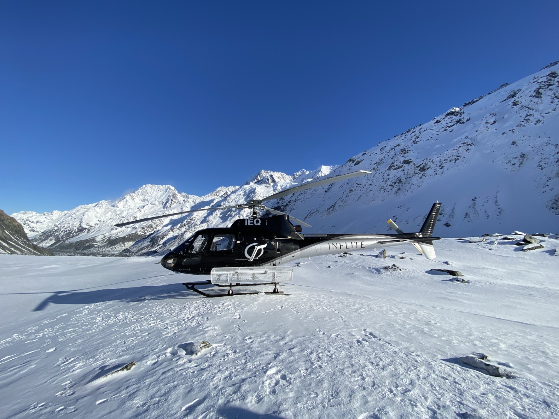 Helikopter op de Zuidelijke Alpen in Nieuw-Zeeland