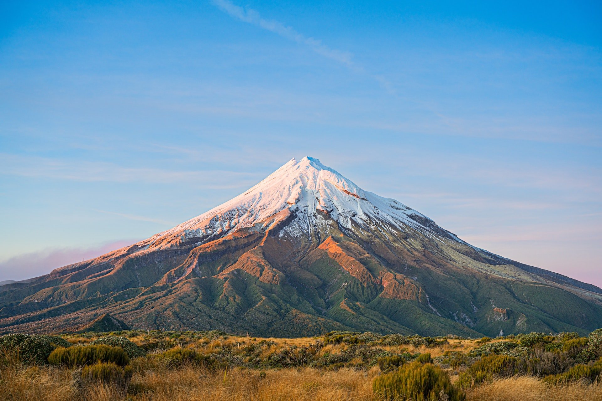 Berg met besneeuwde top in Nieuw-Zeeland