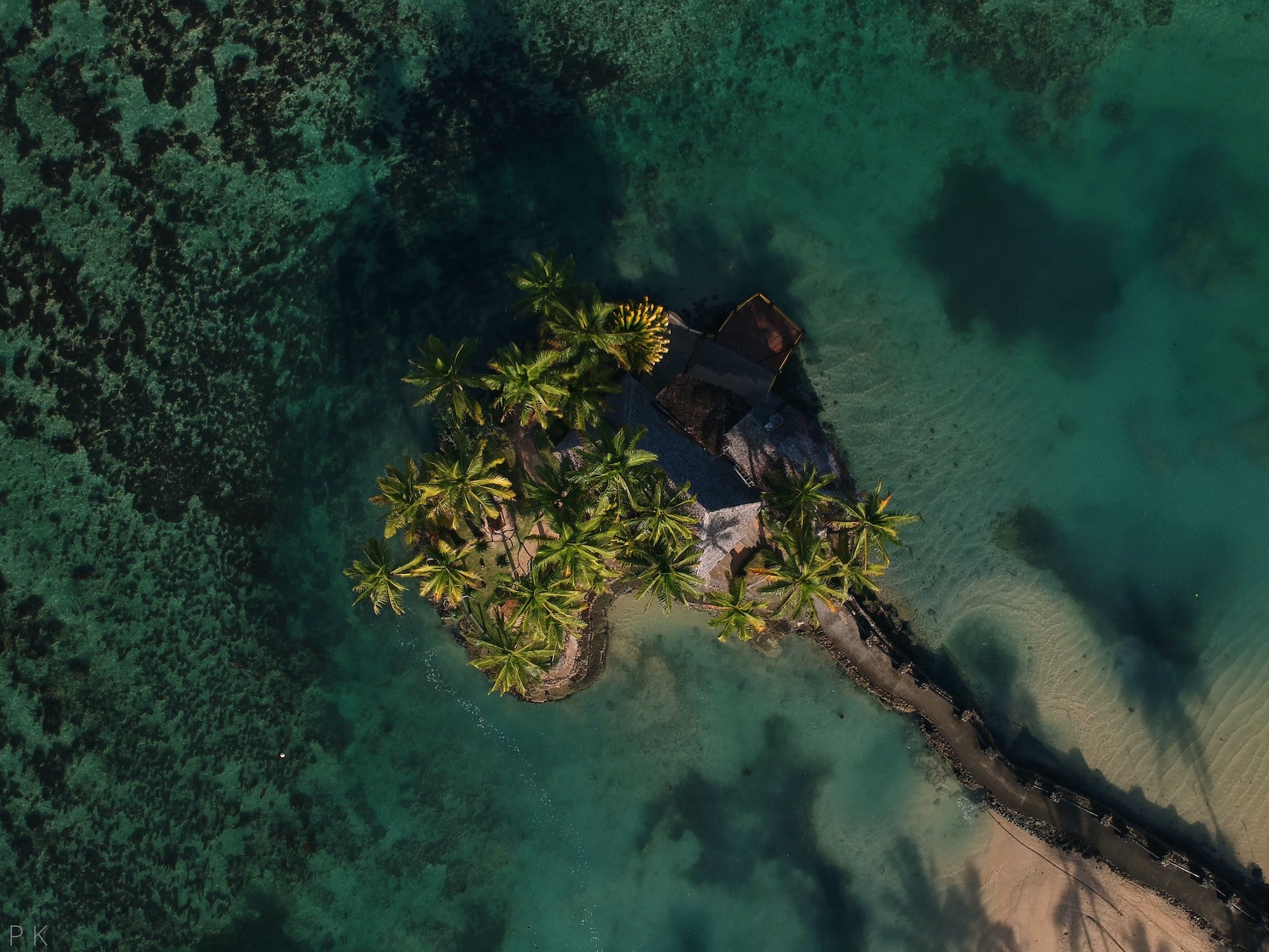 eilandje in zee van Fiji