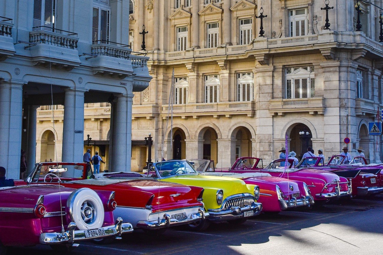 Kleurrijke oldtimers in Havana