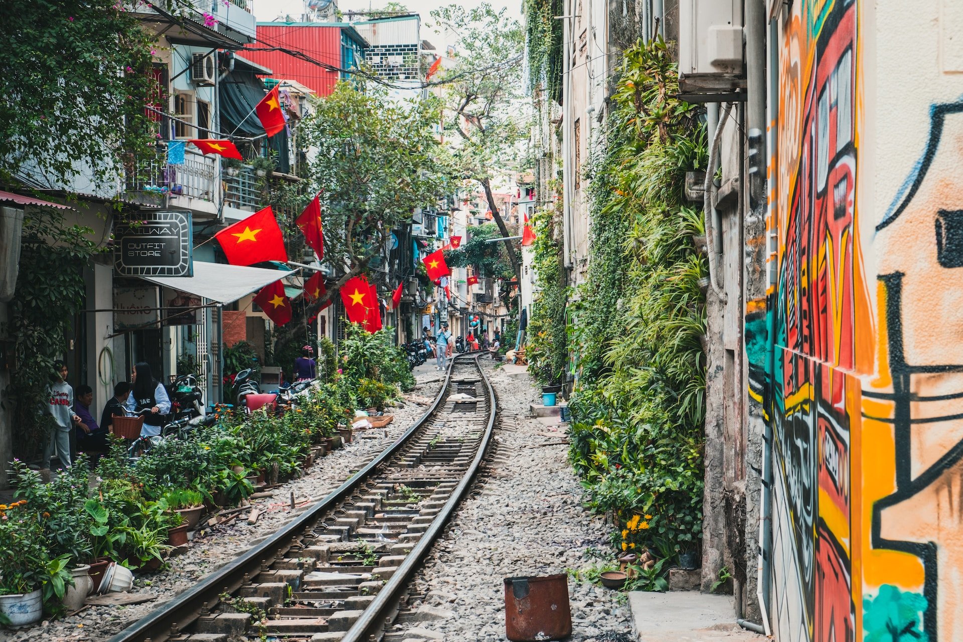 Spoorlijn door het dichtbevolkte Hanoi