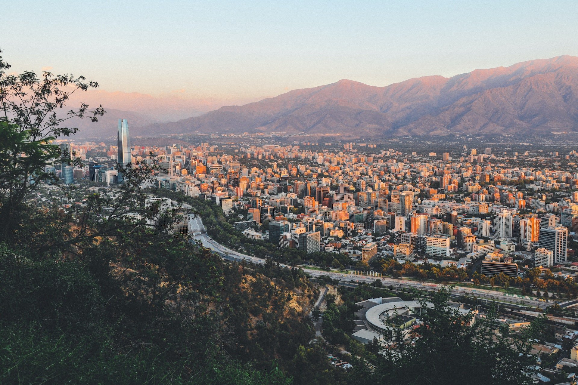 Santiago met bergen op de achtergrond