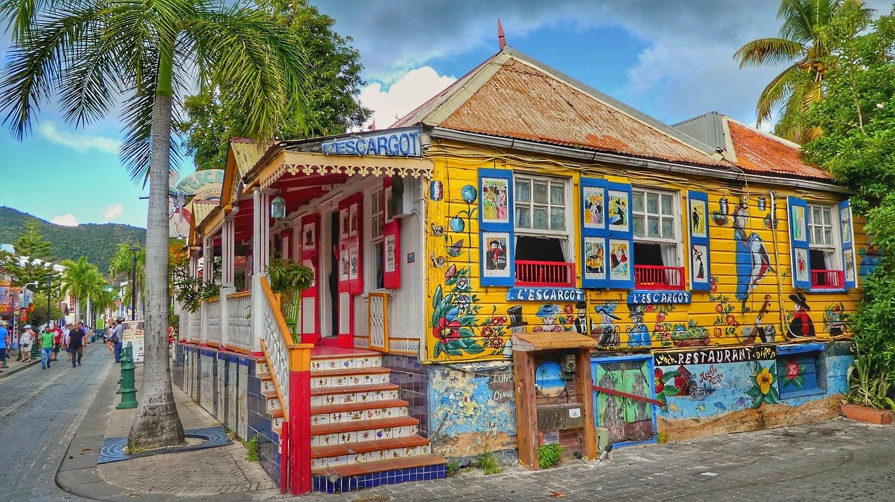 Kleurrijk restaurant op Sint-Maarten