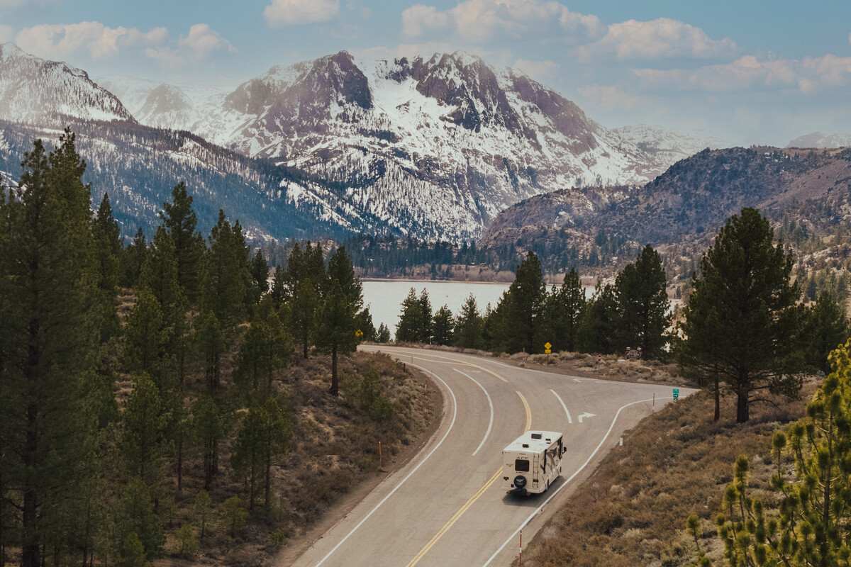 El Monte camper op weg in Californië