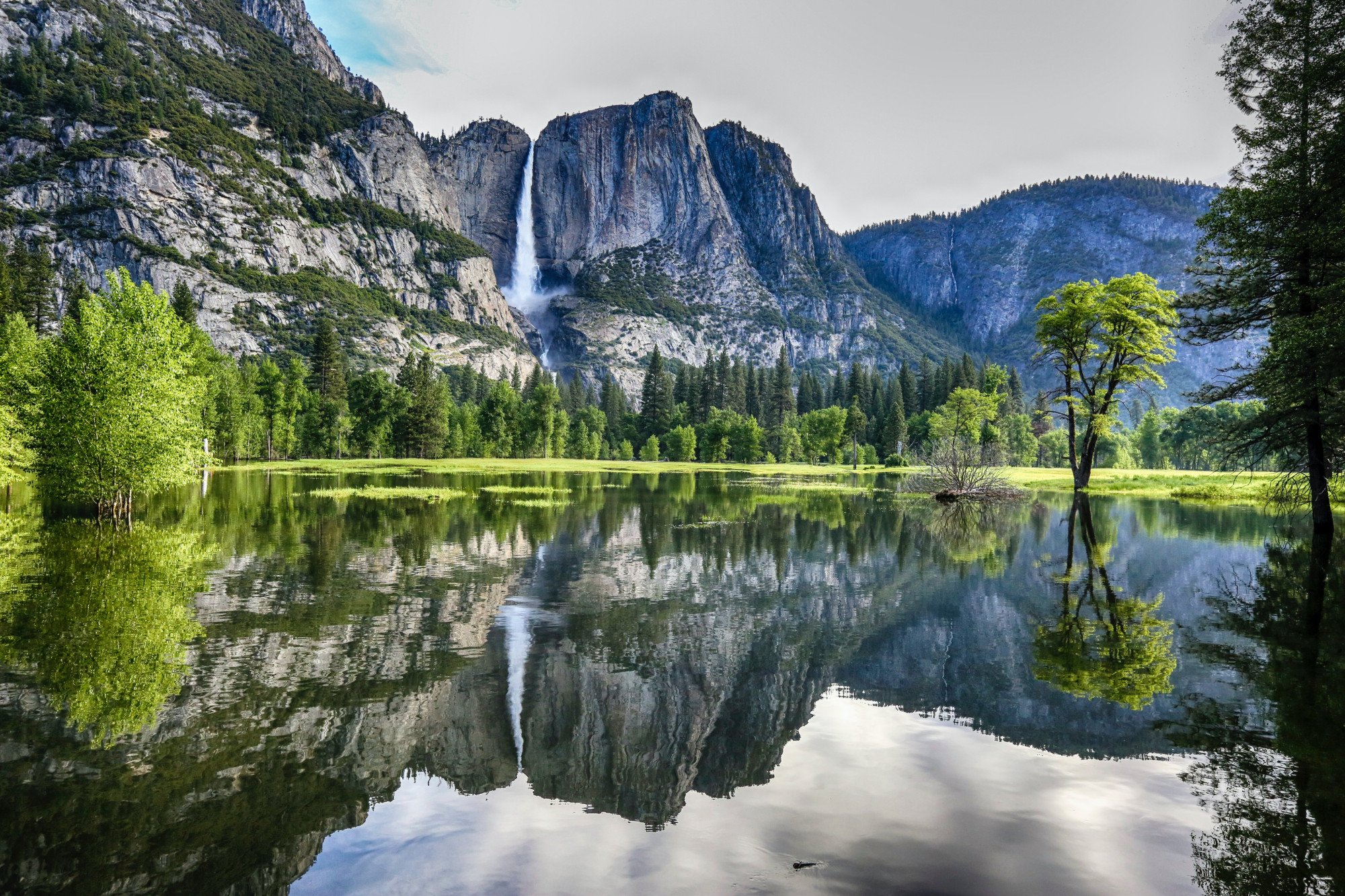Meer en rotsen in Yosemite National Park