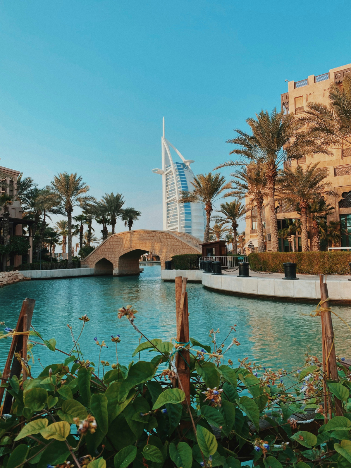 Burj al Arab in Dubai vanaf Medinat Jumeirah