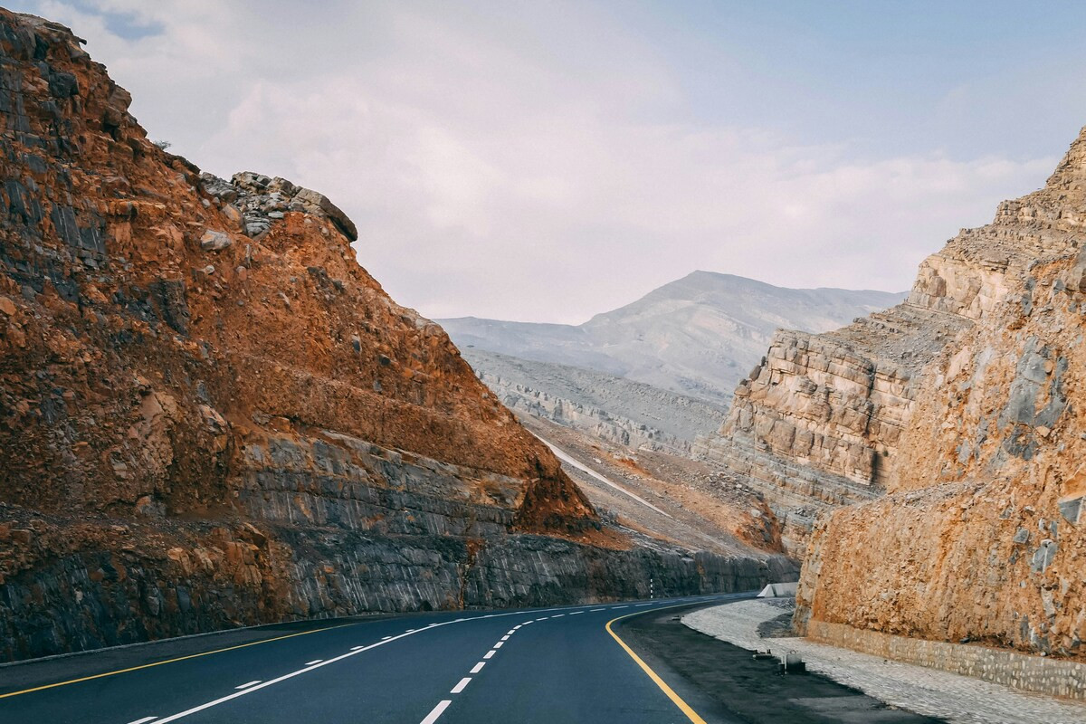 Weg door de bergen in Ras al-Khaimah