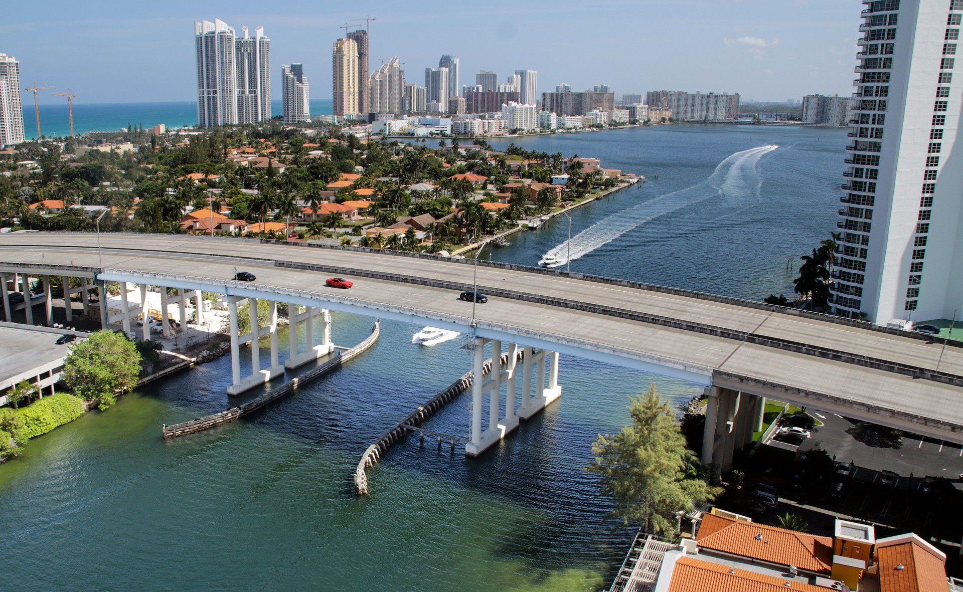 Skyline van Miami met brug