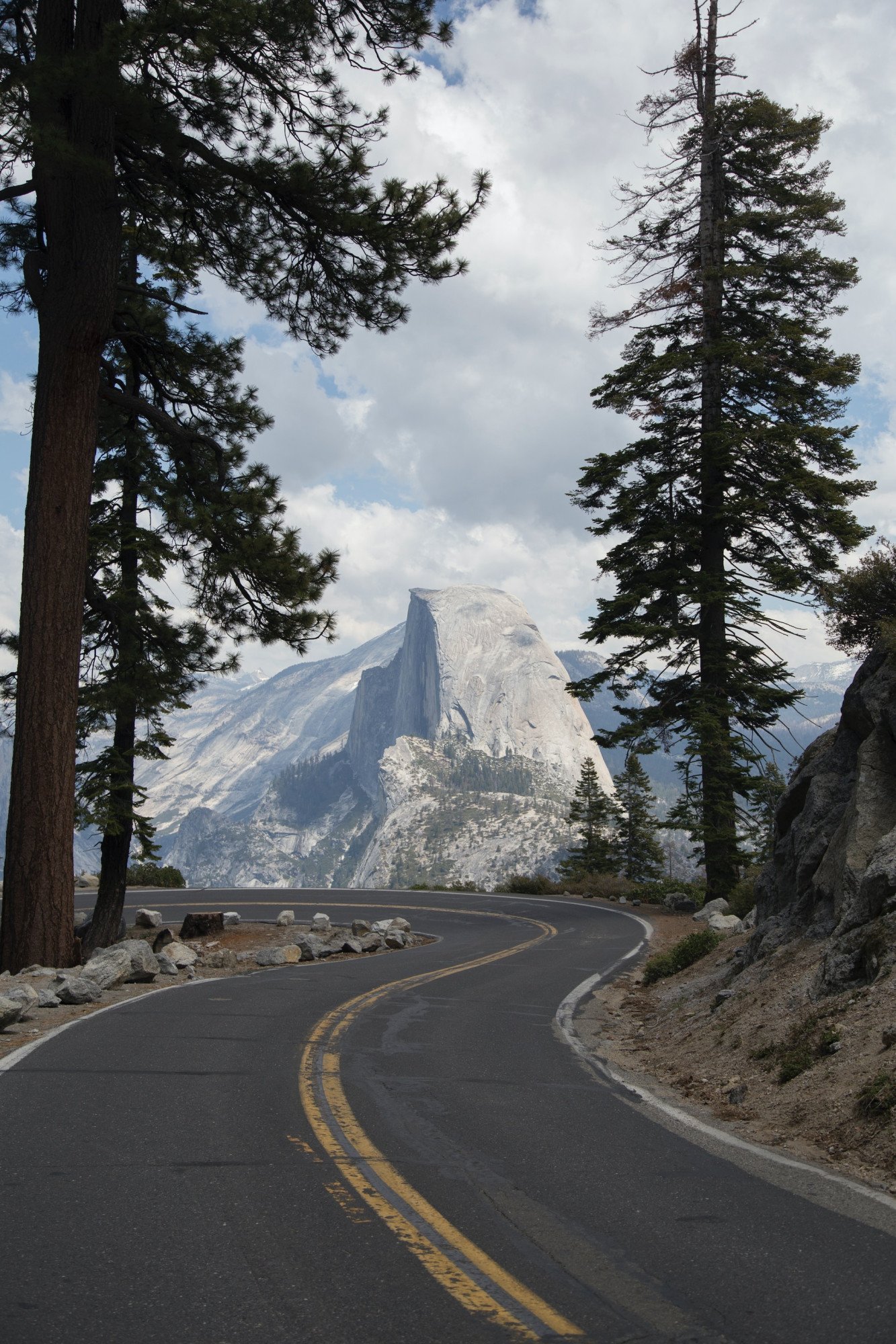 Autoweg in Yosemite National Park