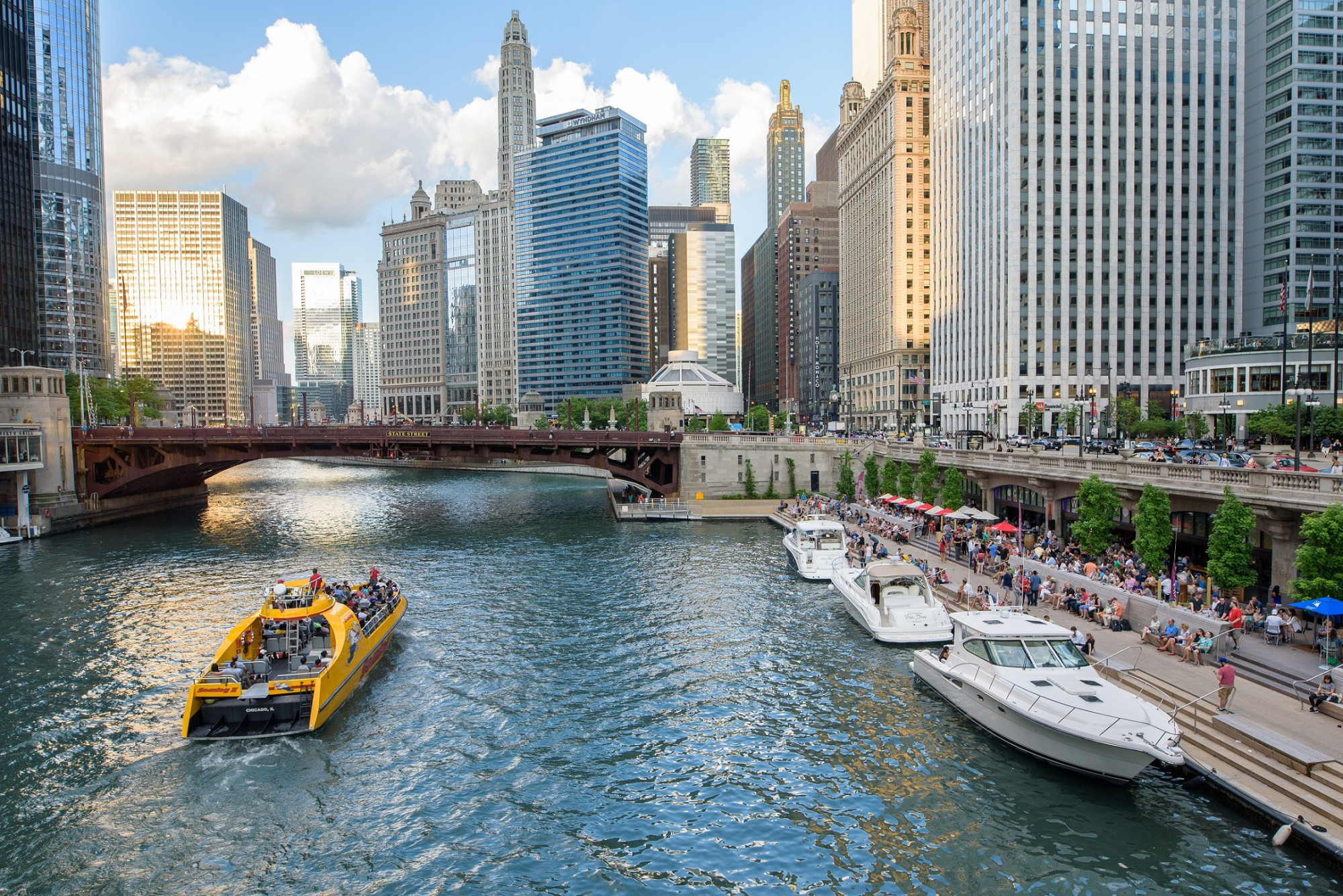 Chicago Riverwalk gebouwen boten water