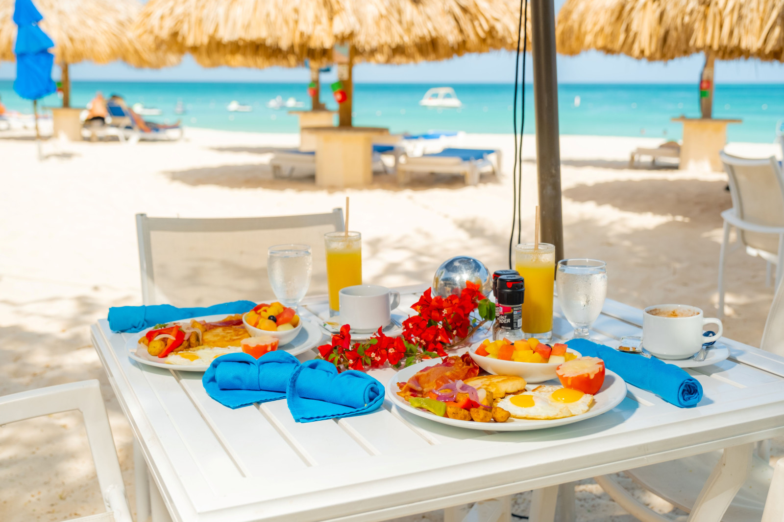 Aruba Amsterdam Manor Resort ontbijt op het strand