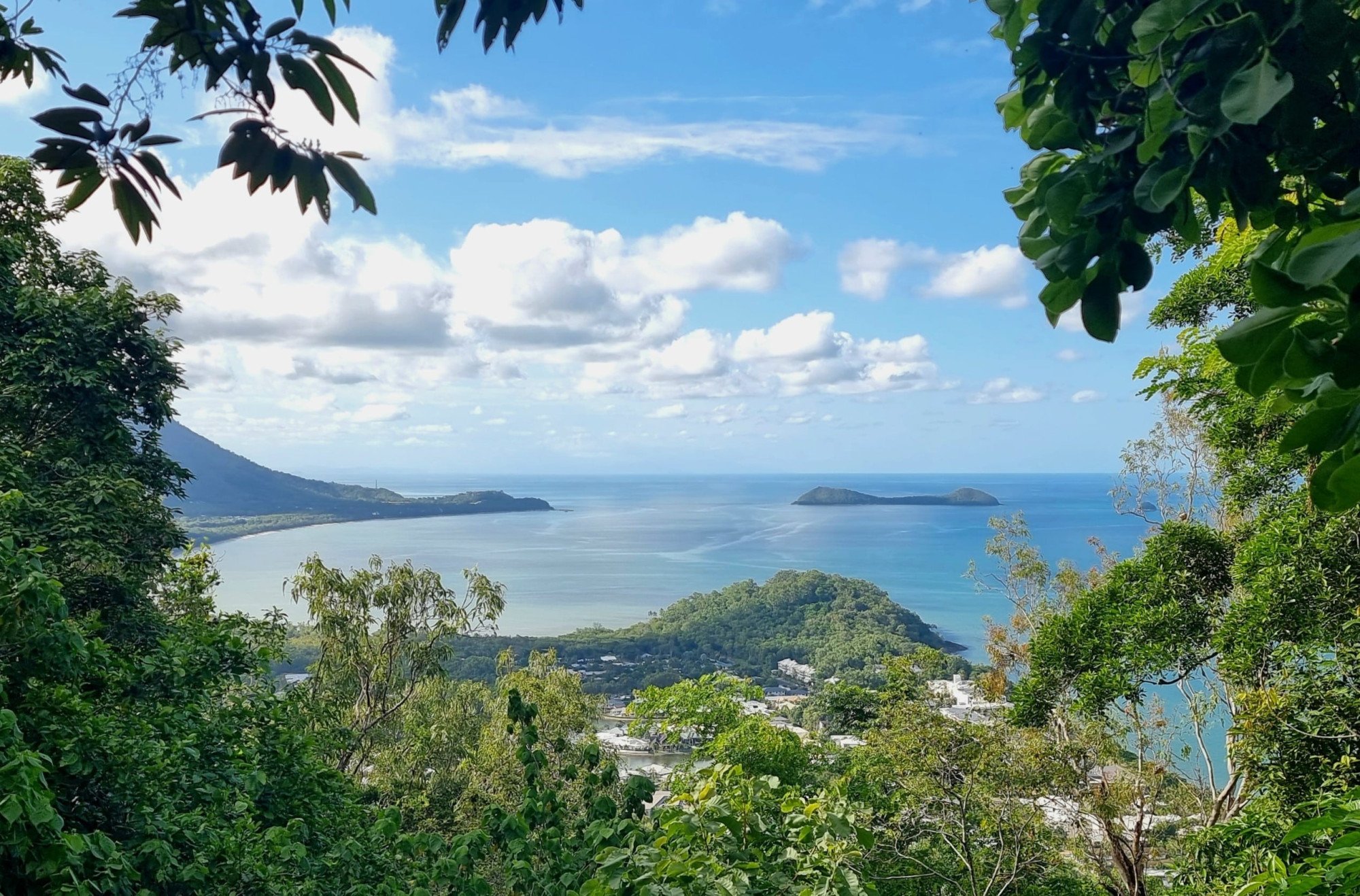 Uitzicht op zee bij Cairns in Australië