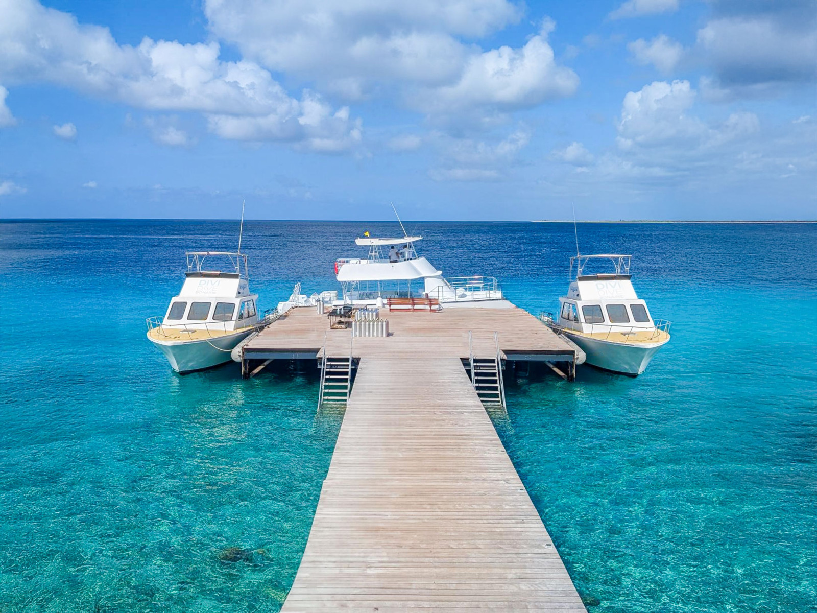 Divi Flamingo Beach Resort & Casino pier duikschool