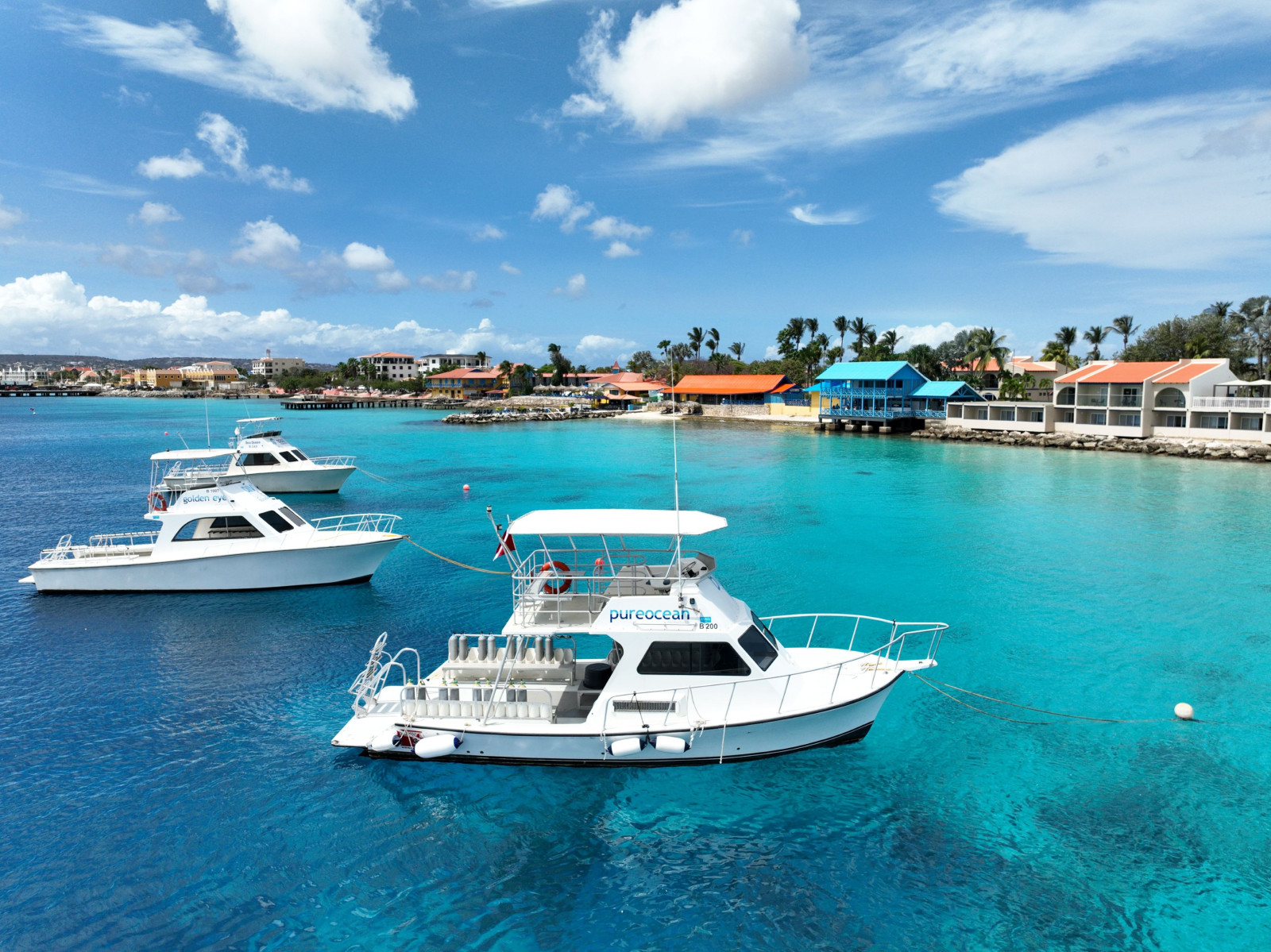 Bonaire Divi Flamingo Beach Resort & Casino uitzicht vanaf het water