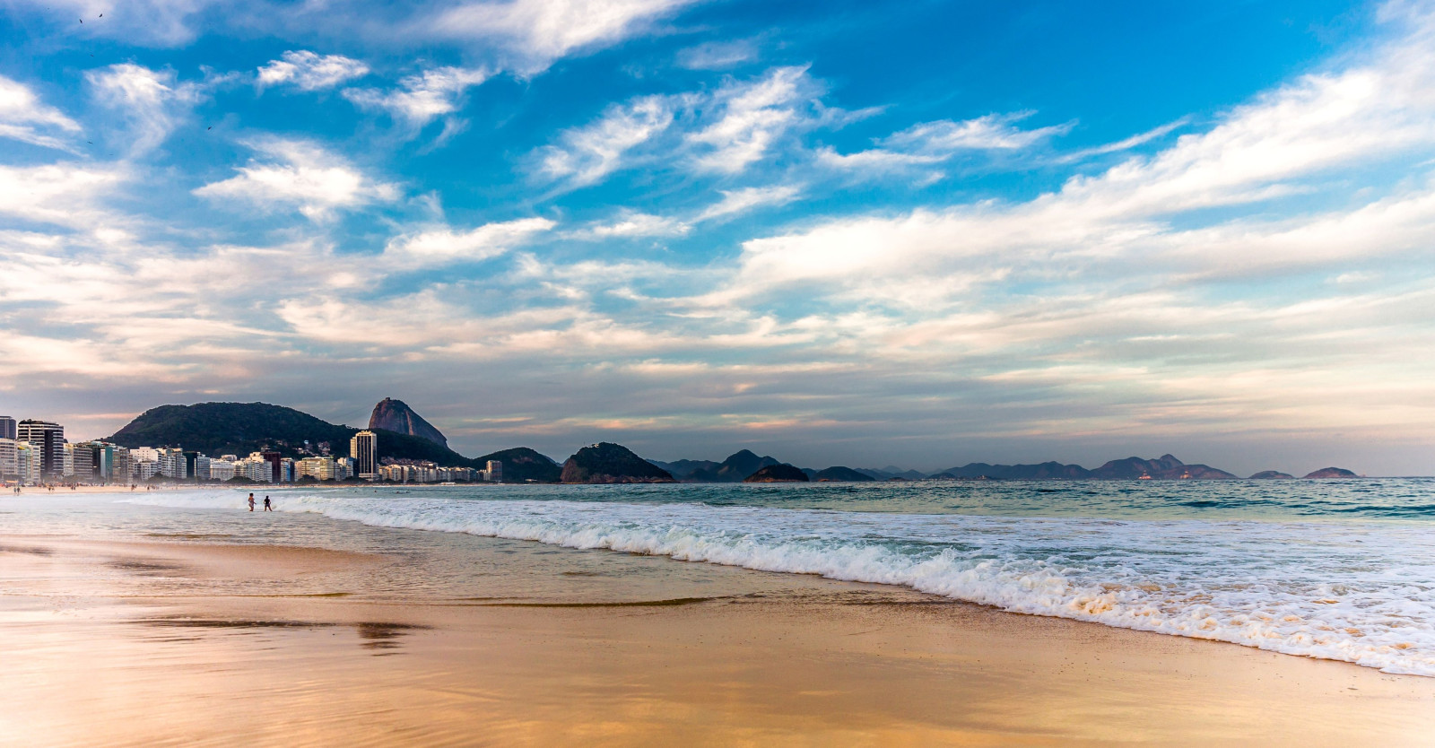 Brazilië Rio de Janeiro Copacabana strand en uitzicht Sugerloaf Mountain