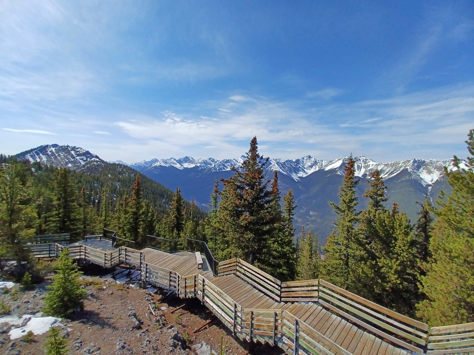Wandelpad door de bergen van Canada