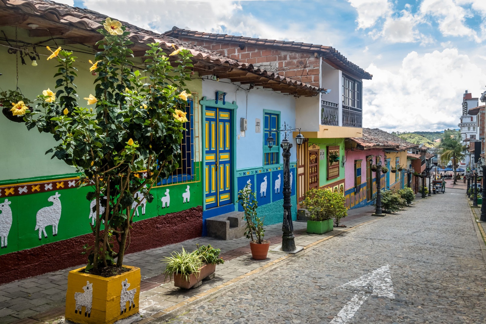 Colombia Guatapé kleurrijk straatje