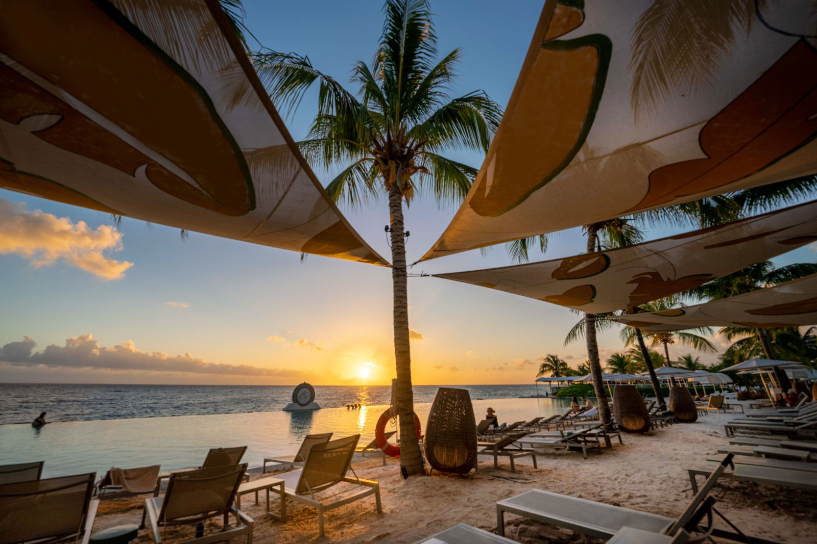 Curacao Papagayo Beach Club sunset