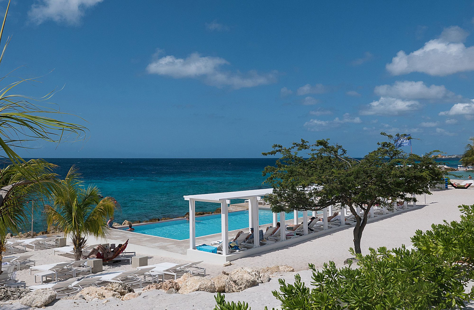 Curacao Papagayo Beach Hotel zwembad
