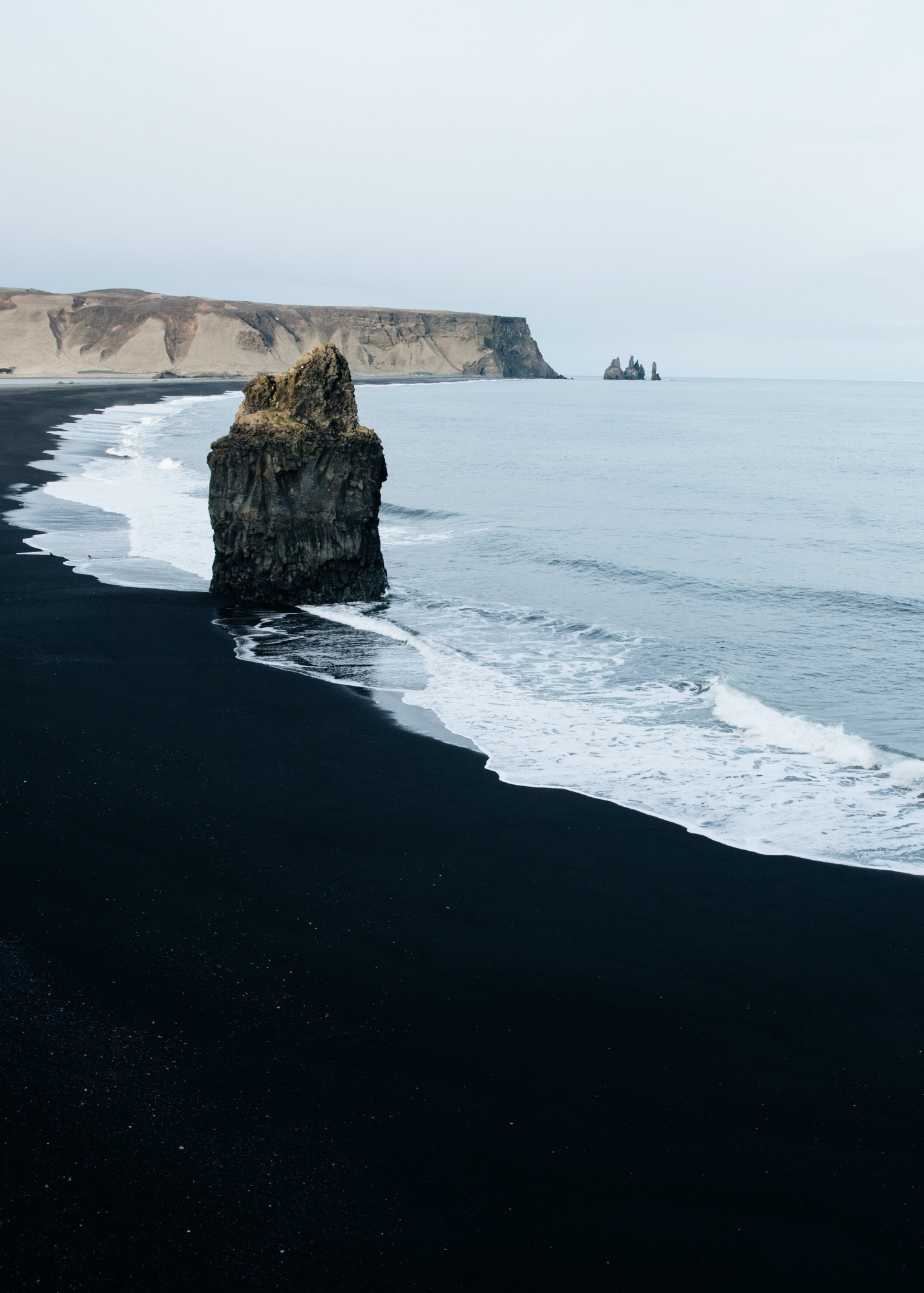 ijsland vik strand zwart zand zee bergen
