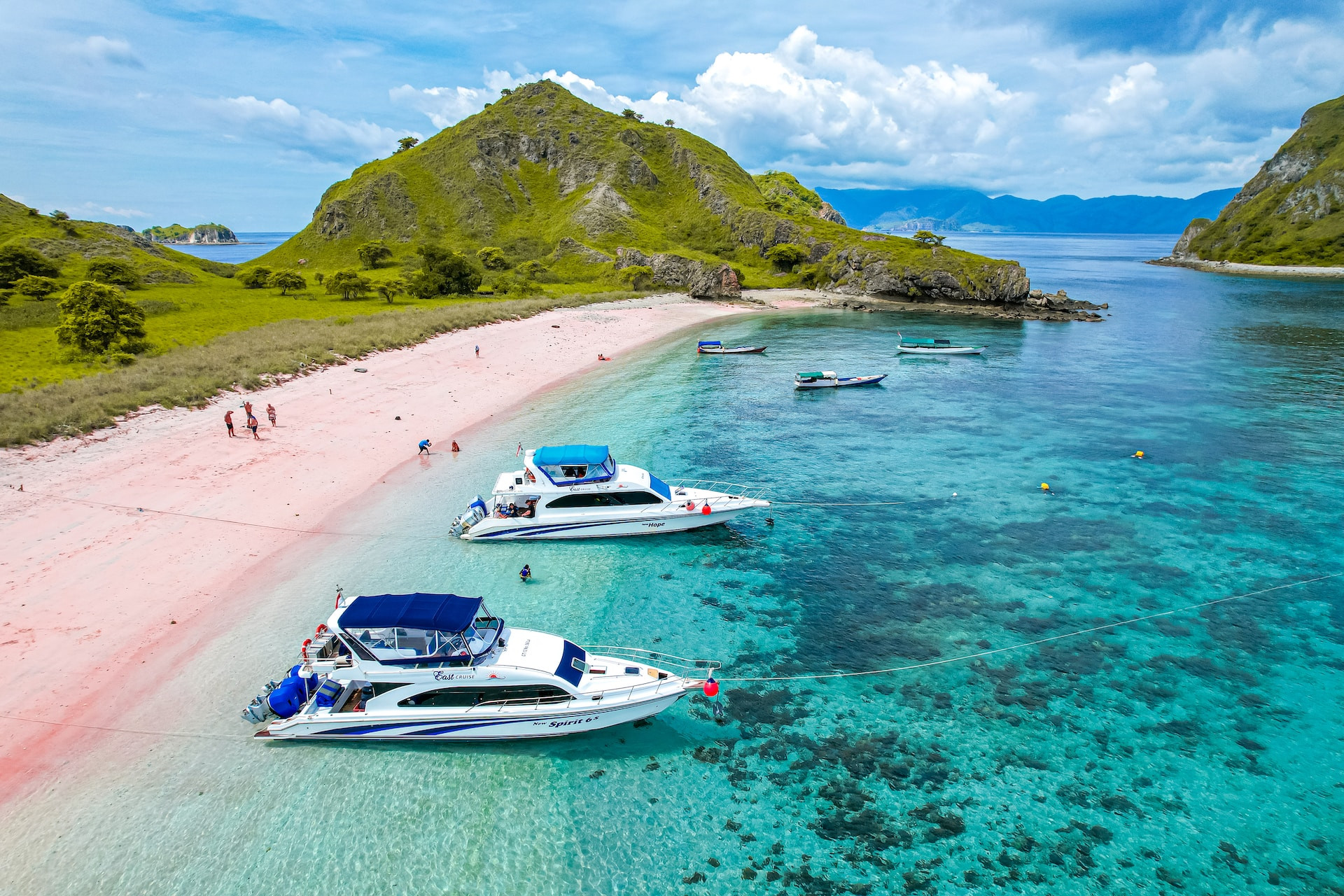 Indonesië Pink Beach boten