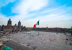 Mexico-Stad met vlag
