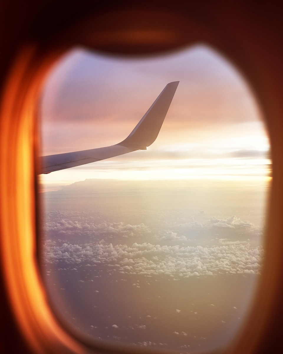 Uitzicht uit vliegtuigraam
