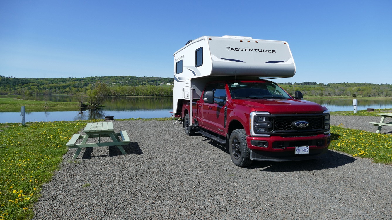 Fraserway CAN Truck Camper Slide Dinette